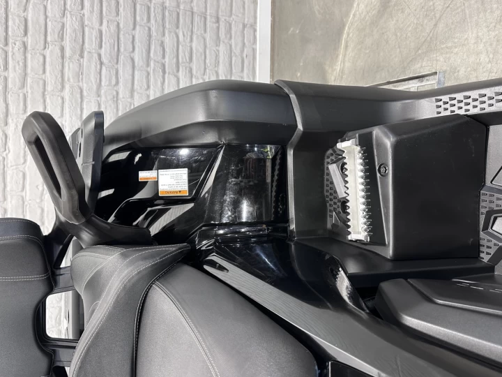 2023 CF MOTO C-FORCE 600 EFI TOURING + 4WD + EPS + 1959 KM + 2 PASSAGERS + GARANTIE 2028 + RARE & A1 