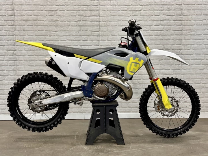 2024 HUSQVARNA TC 250 EFI + 2 TEMPS + MX - MOTOCROSS + SEULEMENT 9. 6 HR + RARE & A1 