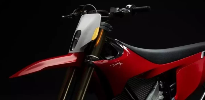 2026 STARK FUTURE VARG SM - SUPERMOTO 100% VE - ELECTRIQUE + MOTO LEGALE SUR ROUTE + 60 H.P @ 80 H.P + GARANTIE DE 2 ANS + RARE 