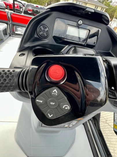 2024 BRP SEA-DOO SWITCH CRUISE 18' 230 HP + IBR + VTS + IDF + GPS + AUDIO + BIMINI + REMORQUE DLX 