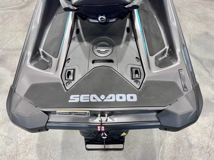 2026 BRP SEA-DOO GTR 230 H.P + IBR + VTS + AUDIO PREMIUM + 3 PASSAGERS + SEULEMENT 4 HR + RARE & A1 
