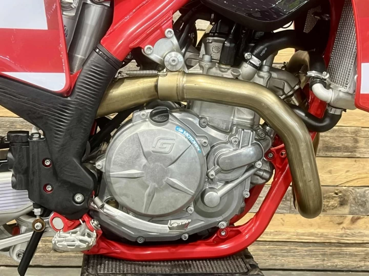 2024 GASGAS MC 450F EFI + 4 TEMPS + MX-MOTOCROSS + SEULEMENT 50 HR + KIT GRAPHIQUE CUSTOM NEUF 