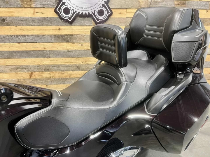 2013 BRP CAN-AM SPYDER RT LIMITED SE-5 (semi-automatique) 61598 KM + RADIO + GPS + SUSPENSION A AIR + ENSEMBLE CHROME 