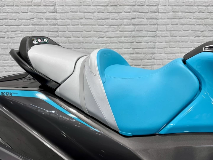 2026 BRP SEA-DOO GTR 230 H.P + IBR + VTS + AUDIO PREMIUM + 3 PASSAGERS + SEULEMENT 4 HR + RARE & A1 