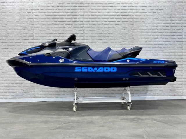 BRP SEA-DOO GTX 230 H.P + IBR + VTS + IDF + ENSEMBLE TECHNOLOGIE + AUDIO + 3 PASSAGERS + 4 HR SEULEMENT + RARE & A1  2026