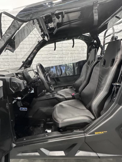 2025 BRP CAN-AM COMMANDER XT-P 1000R EFI + 4WD + DPS + FOX + CABINE + SEULEMENT 1049 KM + RARE & IMPECCABLE A1 