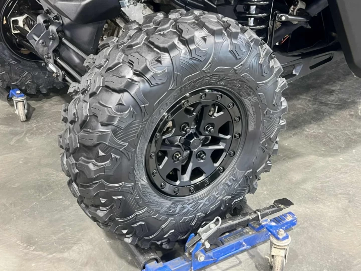 2024 BRP CAN-AM MAVERICK MAX X3 X-DS TURBO RR 200 HP + DPS + 4X4 + 4 PASSAGERS + SEULEMENT 2857 KM 