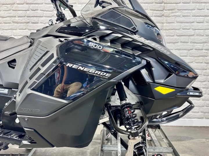 2026 BRP SKI-DOO RENEGADE ENDURO 900 ACE EFI 137'' + ECRAN 10'' + SUSPENSION A AIR + BAS KM + RARE & A1 