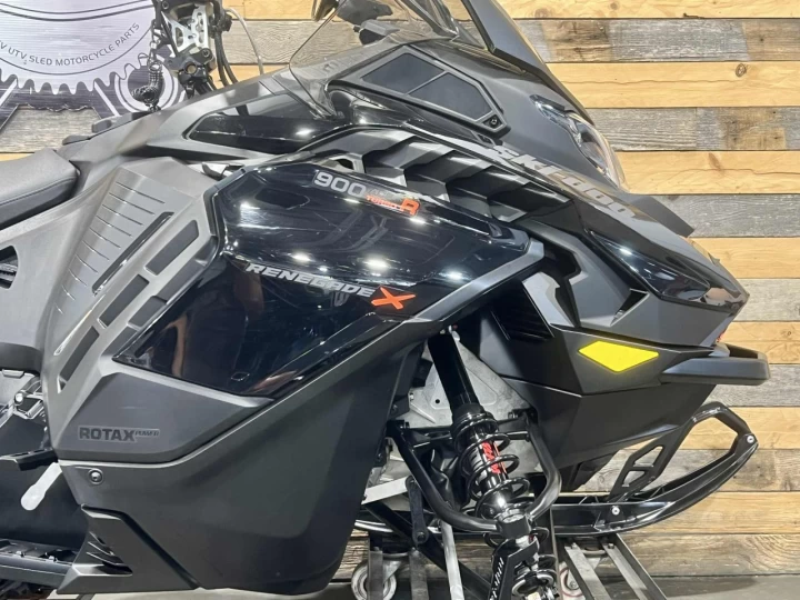 2024 BRP SKI-DOO RENEGADE X 900 ACE TURBO ''R" 180 HP 137'' + REV GEN5 + 13486 KM + CONDITION A1 