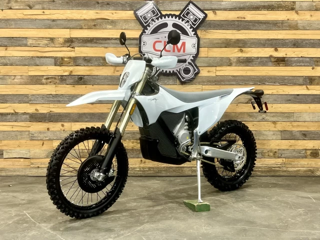 STARK FUTURE VARG EX 60 H.P @ 80 H.P + LÉGALE SUR LA ROUTE + 0KM NEUVE + 2 ANS DE GARANTIE  2025