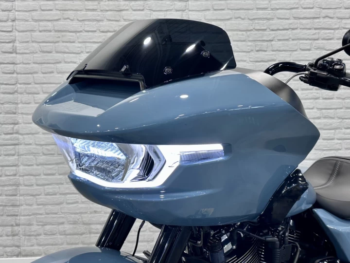 2024 HARLEY DAVIDSON FLTRX ROAD GLIDE 117 c.i = 1923 cc EFI + SEULEMENT 4492 KM + ECRAN 12'' + GARANTIE 2029 + RARE & A1 