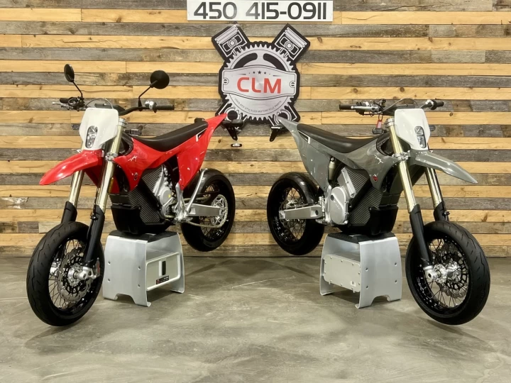 2026 STARK FUTURE VARG SM - SUPERMOTARD + LEGALE SUR LA ROUTE + 60 HP @ 80 HP + 2 ANS DE GARANTIE + QUANTITÉ LIMITÉE 