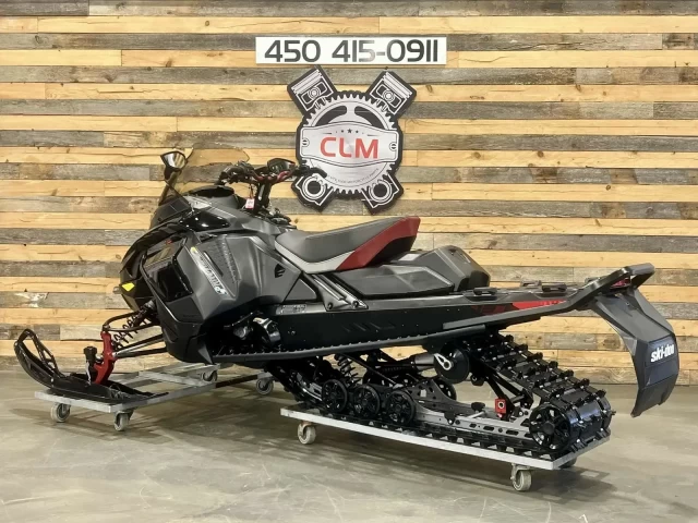 BRP SKI-DOO RENEGADE ENDURO 900 ACE TURBO 130 H.P I.T.C 137'' + REV GEN5 + ECRAN COULEUR 10'' + GPS + AIR RIDE + SEULEMENT 2836 KM  2025