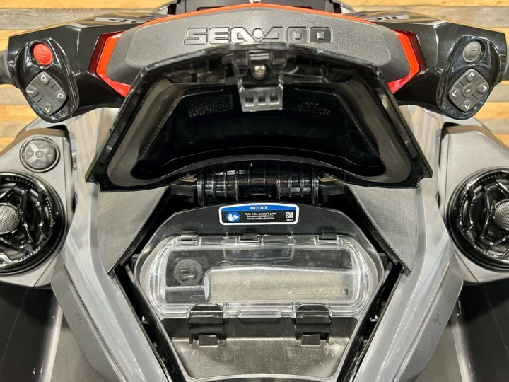 2022 BRP SEA-DOO RXT-X 300 HP + IBR + VTS + AUDIO PREMIUM + ENSEMBLE TECH + 3 PASSAGERS + 46 HR SEULEMENT 