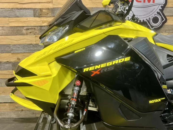 2022 BRP SKI-DOO RENEGADE X-RS 850 E-TEC 137''+ REV GEN4 + COULEUR RARE & CONDITION A1 