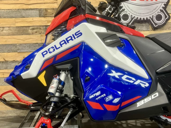 2022 POLARIS INDY 850 XCR 137'' + ECRAN 7S + SEULEMENT 1251 KM + COULEUR RARE & IMPECCABLE A1 