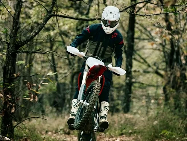 2025 STARK FUTURE VARG EX 60 HP @ 80 HP + LEGALE SUR LA ROUTE + 2 ANS DE GARANTIE 