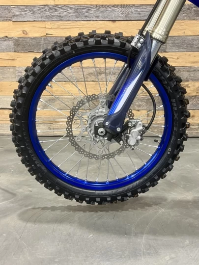 2025 YAMAHA YZ 450F EFI + 4 TEMPS + SEULEMENT 21 HR + RARE & CONDITION A1 