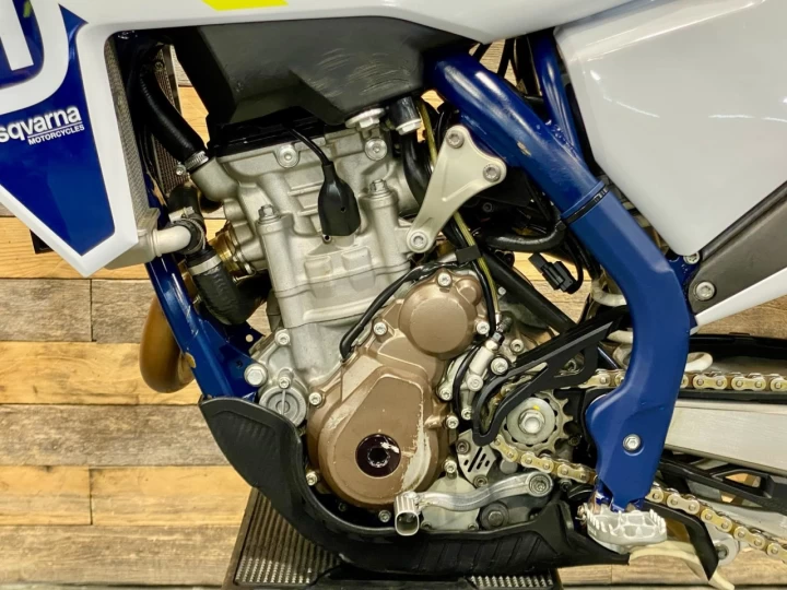 2022 HUSQVARNA FC 250 EFI MX-MOTOCROSS + 4 TEMPS + 136 HR 