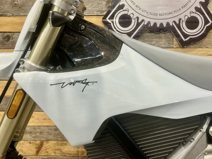 2025 STARK FUTURE VARG EX 60 H.P @ 80 H.P + LÉGALE SUR LA ROUTE + 0KM NEUVE + 2 ANS DE GARANTIE 