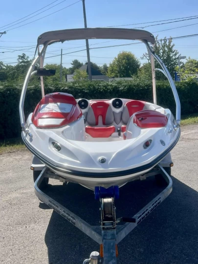 2007 BRP SEA-DOO SPEEDSTER 150 ROTAX 215 HP + TOUR + TOIT BIMINI + RADIO + REMORQUE + SEULEMENT 98 HEURES 