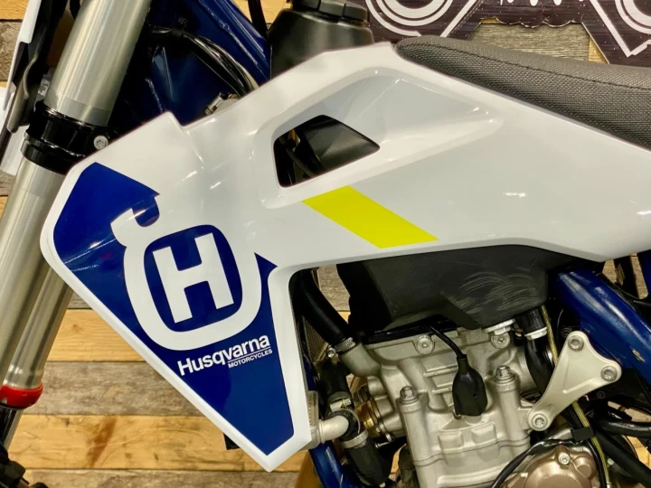 2022 HUSQVARNA FC 250 EFI MX-MOTOCROSS + 4 TEMPS + 136 HR 
