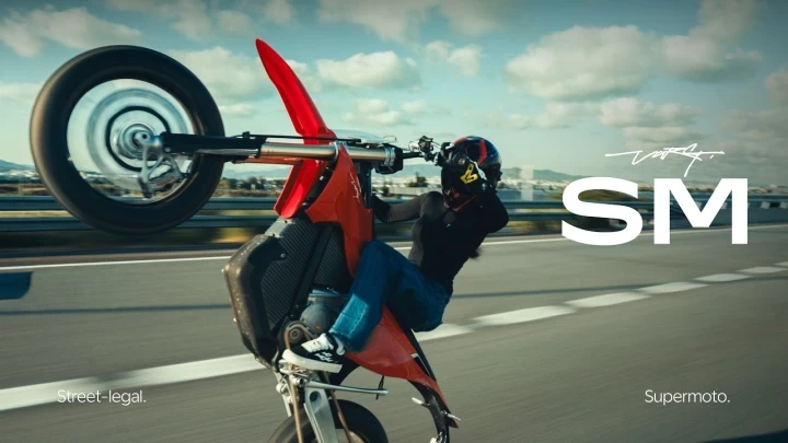 2026 STARK FUTURE VARG SM - SUPERMOTO 100% VE - ELECTRIQUE + MOTO LEGALE SUR ROUTE + 60 H.P @ 80 H.P + GARANTIE DE 2 ANS + RARE 