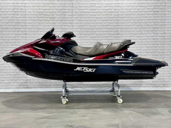 2026 KAWASAKI JET SKI ULTRA 310 LX +JETSOUND AUDIO + SEULEMENT 11 HR + 3 PASSAGERS + TOILE + RARE & A1 