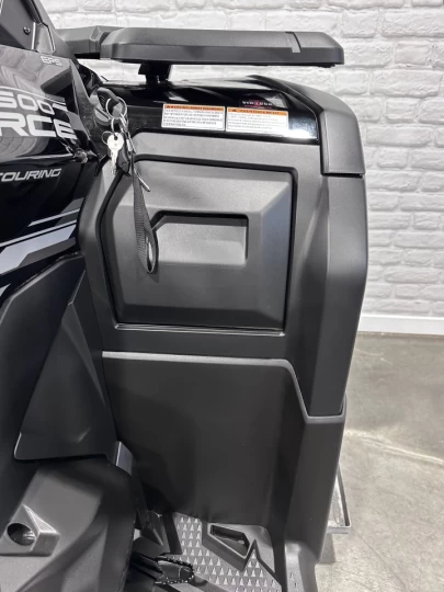 2025 CF MOTO C-FORCE 600 EFI TOURING + EPS + 4WD + SEULEMENT 136 KM + GARANTIE 2030 + RARE & IMPECCABLE A1 