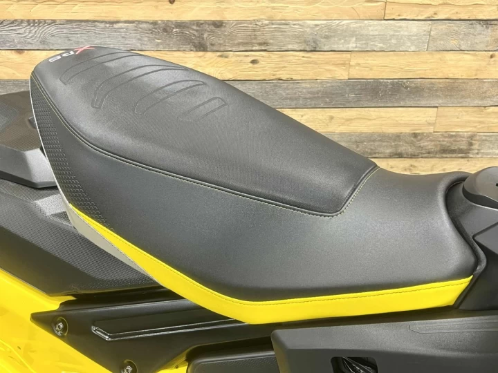 2025 BRP SKI-DOO RENEGADE X-RS 900 ACE TURBO R 180 HP + REV GEN5 + GARANTIE BEST + 7512 KM + RARE & A1 