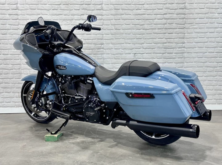 2024 HARLEY DAVIDSON FLTRX ROAD GLIDE 117 c.i = 1923 cc EFI + SEULEMENT 4492 KM + ECRAN 12'' + GARANTIE 2029 + RARE & A1 