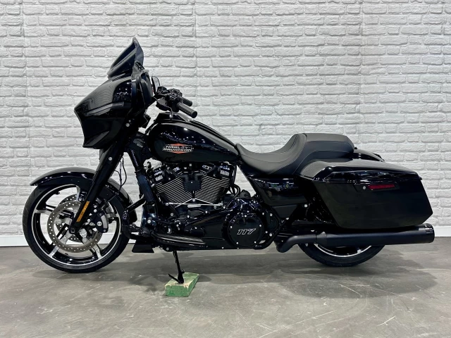 HARLEY DAVIDSON FLHX STREET GLIDE 117 p.c = 1923 cc EFI + ECRAN 12'' GPS + BAS KM 5543 KM + COULEUR RARE & A1  2024