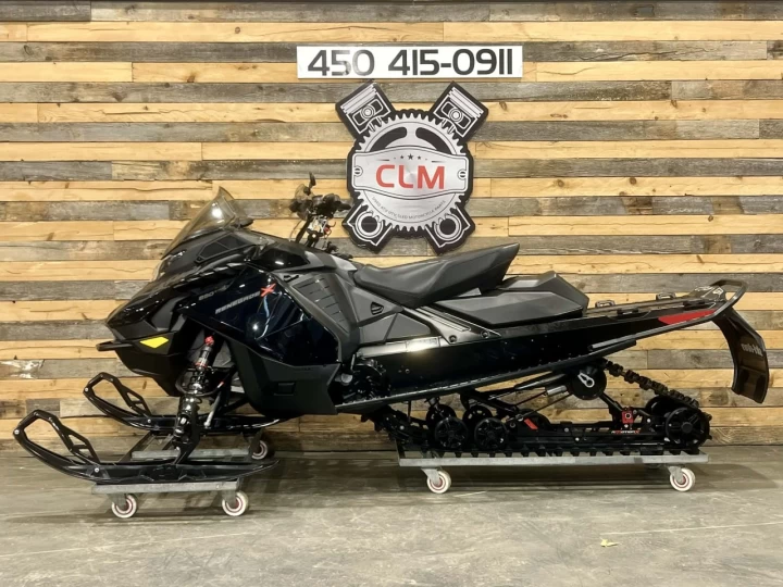 2023 BRP SKI-DOO RENEGADE X 850 E-TEC 137'' + REV GEN5 + SEULEMENT 5718 KM + CONDITION A1 