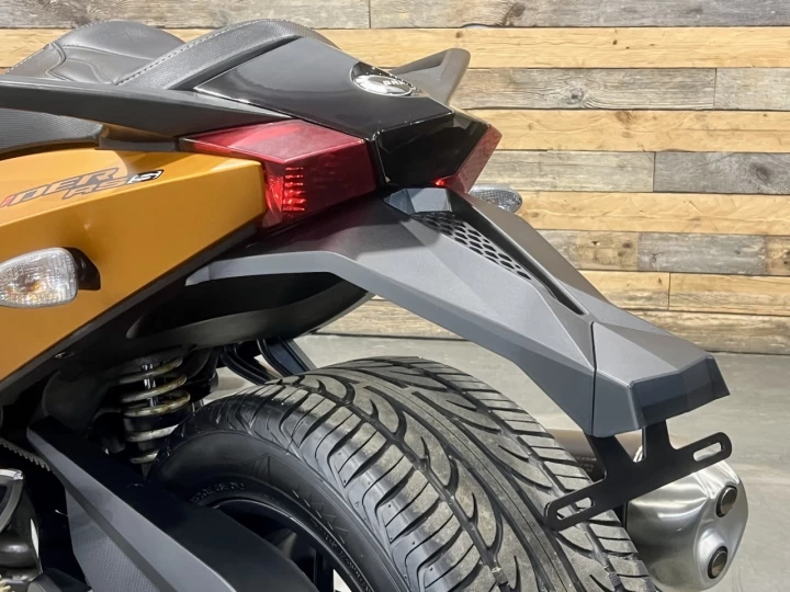 2008 BRP CAN-AM SPYDER RS-S / SM-5 MANUELLE @ CLUTCH + FOX PODIUM + 44585 KM + COULEUR RARE & A1 