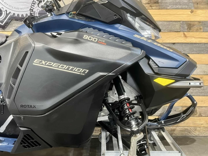 2025 BRP SKI-DOO EXPEDITION S.E-SPECIAL EDITION 900 ACE TURBO EFI 130 H.P + ITC + WT-WIDE TRACK 20'' + BANC DOUBLE + COFFRE LINQ + GARANTIE 