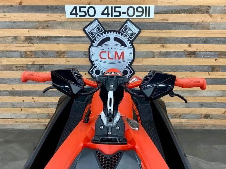 2021 BRP SEA-DOO SPARK TRIXX 2UP + IBR + VTS + SEULEMENT 33 HR + RARE & A1 