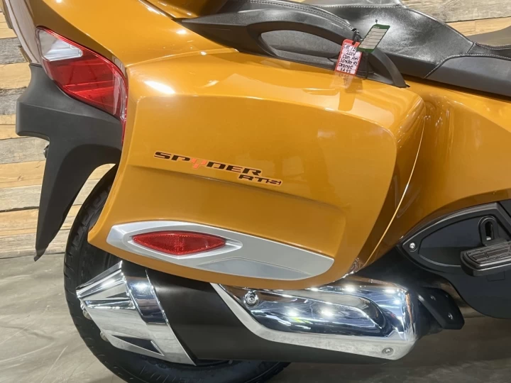 2024 BRP CAN-AM SPYDER RT-S SE-6 (SEMI-AUTOMATIQUE) + ROTAX 1330 EFI + SEULEMENT 38579 KM + RARE & A1 