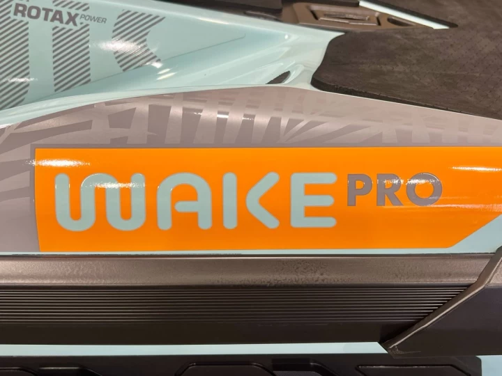 2022 BRP SEA-DOO WAKE PRO 230 H.P + IBR + VTS + PREMIUM AUDIO + TECH PKG + 3 PLACES + 45 HR + A1 