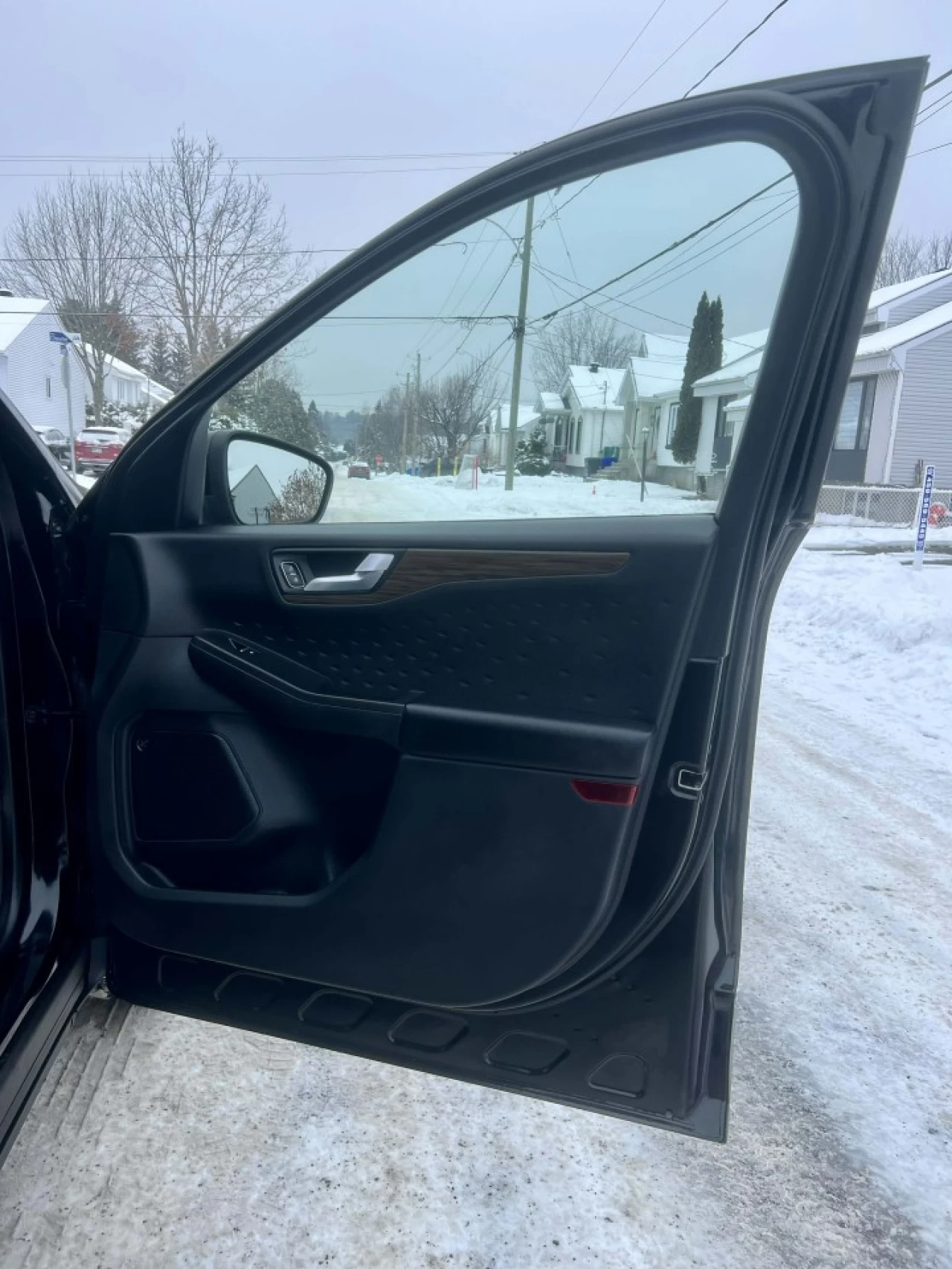 2020 FORD ESCAPE TITANIUM HYBRIDE AWD + 91150 KM + MODELE LUXUEUX & TOUTE ÉQUIPÉE  Image principale