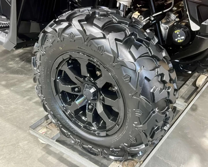 2023 BRP CAN-AM OUTLANDER MAX 700 XT EFI + DPS + 4X4 + 742 KM SEULEMENT + TREUIL + MAGS 