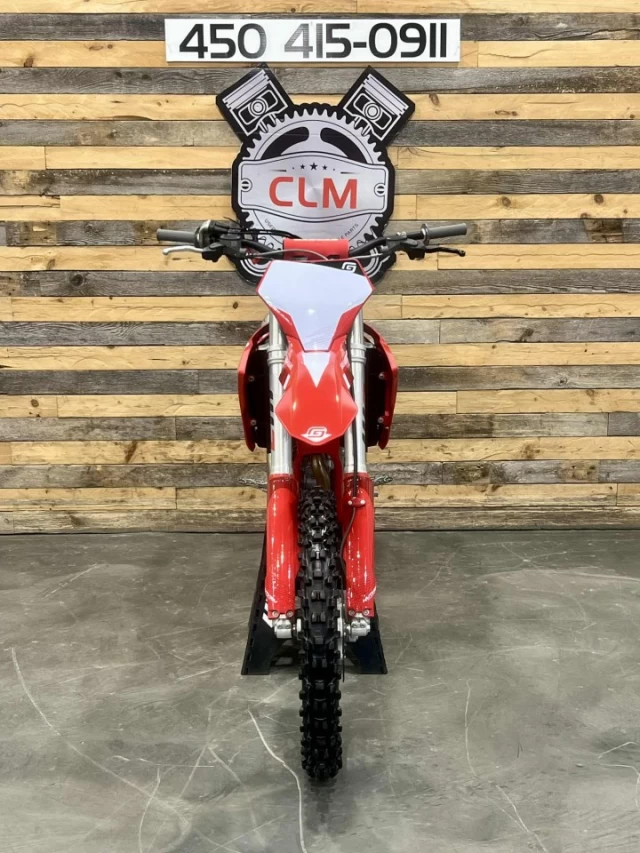 GASGAS MC 450F EFI + 4 TEMPS + MX-MOTOCROSS + SEULEMENT 50 HR + KIT GRAPHIQUE CUSTOM NEUF  2024
