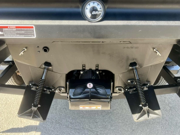 2023 BRP SEA-DOO SWITCH COMPACT 13' ROTAX 170 HP + IBR + VTS + GPS + TOIT + REMORQUE DLX + SEULEMENT 89 HR + RARE & CONDITION A1 