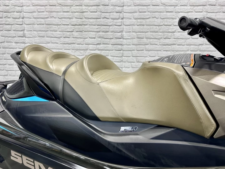 2016 BRP SEA-DOO GTX LIMITED 260 HP I.S = SUSPENSION INTELLIGENTE + IBR + VTS + 124 HR SEULEMENT + 3 PASSAGERS 