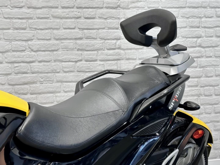 2008 BRP CAN-AM SPYDER RS ROADSTER SE-5 (SEMI-AUTOMATIQUE) + BAS KM SEULEMENT 30346 KM + DOSSIER PASSAGER + RARE & A1 