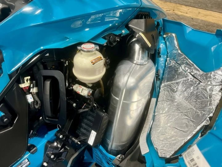 2020 BRP SKI-DOO SUMMIT X 850 E-TEC SHOT 165'' + SEULEMENT 2328 KM + PONT NEUF 0 KM + CONDITION A1 