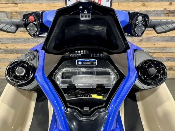 2025 BRP SEA-DOO WAKE PRO 230 H.P + IBR + VTS + IDF + AUDIO + ENSEMBLE TECH + 3 PASSAGERS + SEULEMENT 24 HR + RARE & A1 