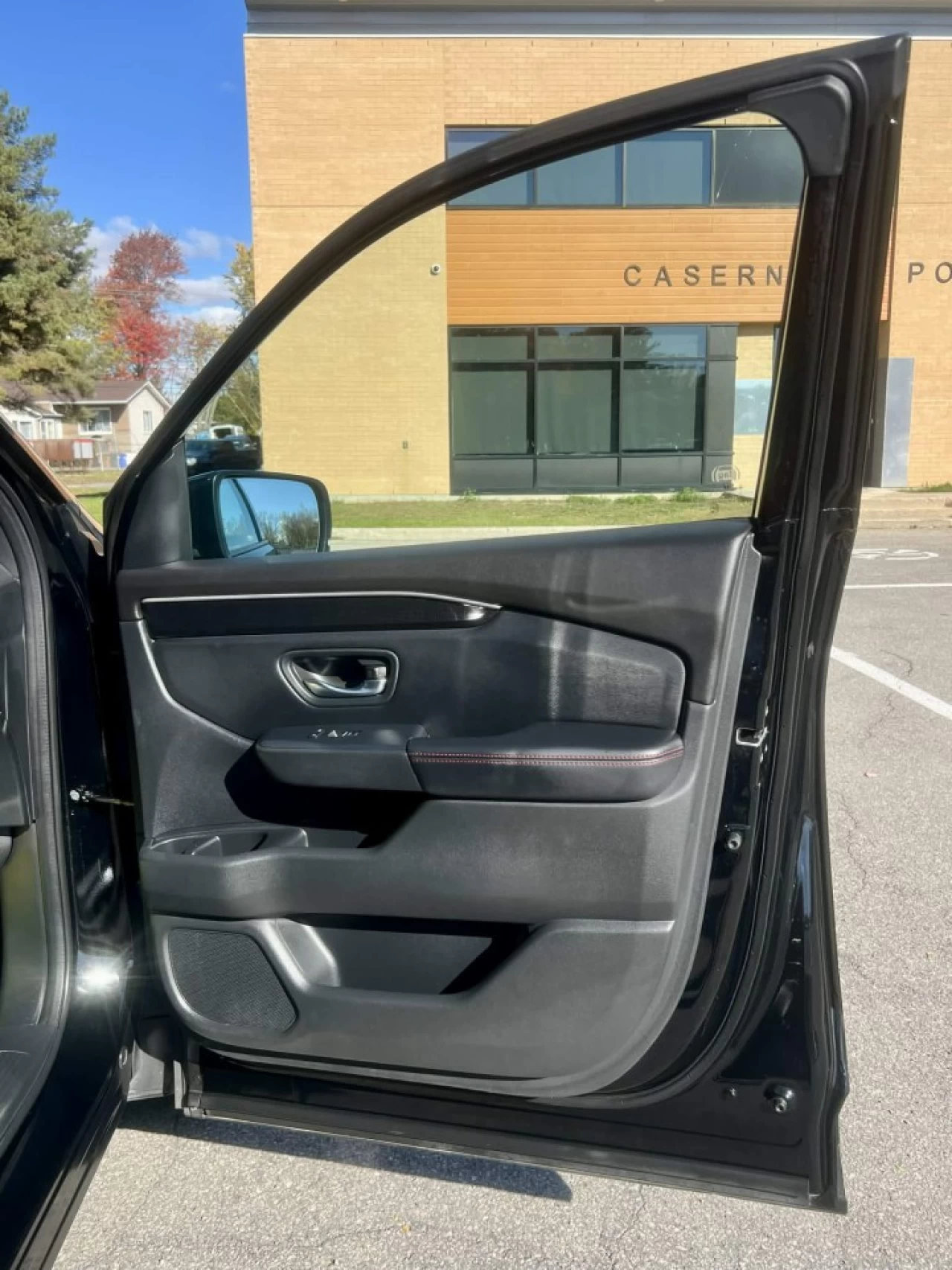 2023 HONDA PILOT BLACK EDITION AWD + V6 3.5L + SEULEMENT 34856 KM + GARANTIE  Main Image