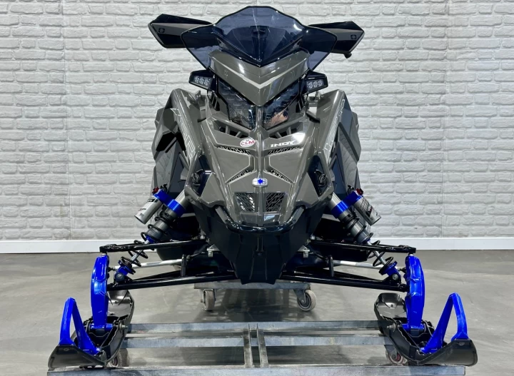 2024 POLARIS INDY XCR 850 MATRYX 136'' + GPS 7'' + SEULEMENT 1740 KM + GARANTIE + RARE & A1 
