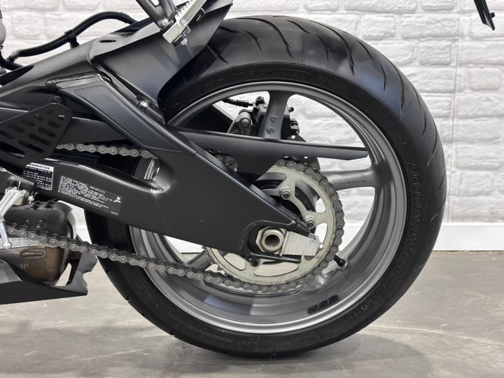 2014 YAMAHA YZF 600 EFI = R6 + SEULEMENT 1944 KM + RARE & A1 