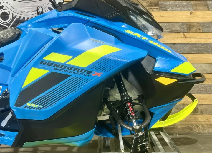 2018 BRP SKI-DOO RENEGADE BACKCOUNTRY X 850 E-TEC 146'' X 2'' + REV GEN4 + COULEUR RARE 